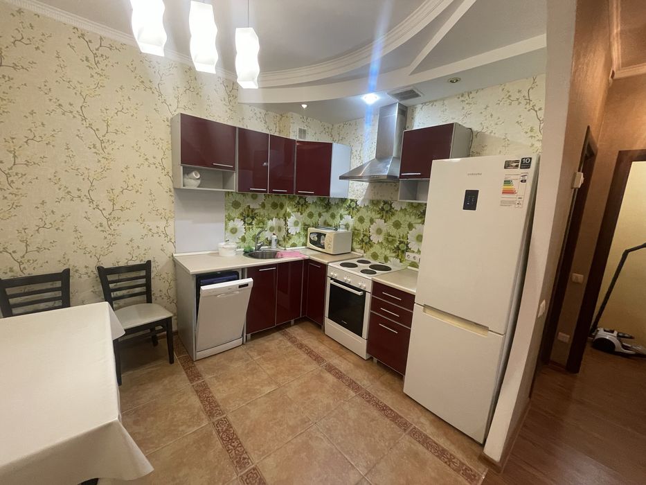Продаётся посудомоечная машина Midea DWF8-7618W.