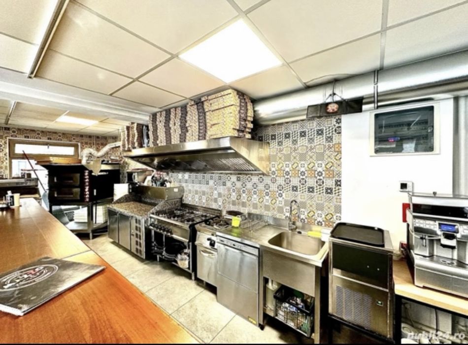 Spațiu comercial de închiriat complet utilat (bucătărie + pizzerie)