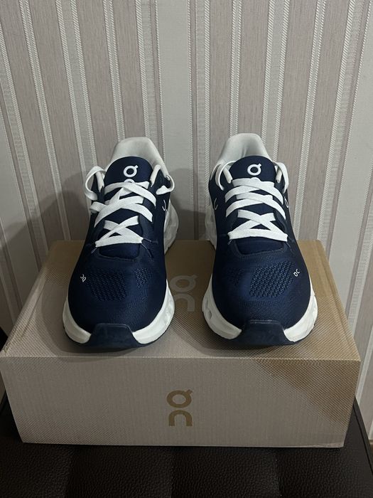 Кроссовки on cloud(oc)