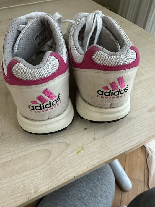 Кроссовки женские