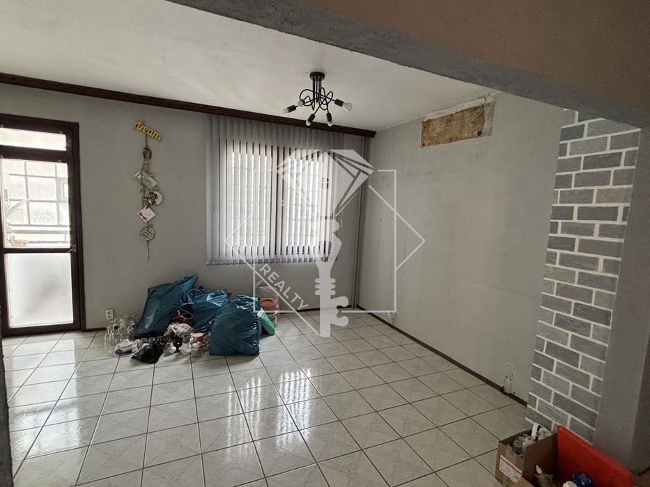 Продава се Тристаен апартамент в Пловдив, Кючук Париж - 96 кв.м за 1771 €/кв.м - Снимка #1