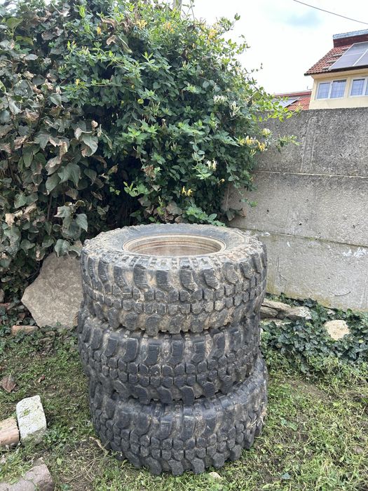 Vand 3 cauciucuri de teren