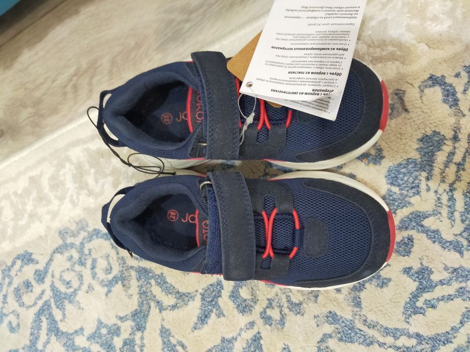 Продаю детский кроссовки