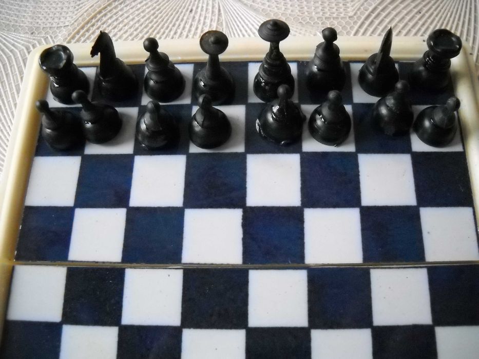 Продавам магнитен шах