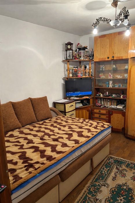 Vând/Schimb Casā Familialā str. 8 Martie