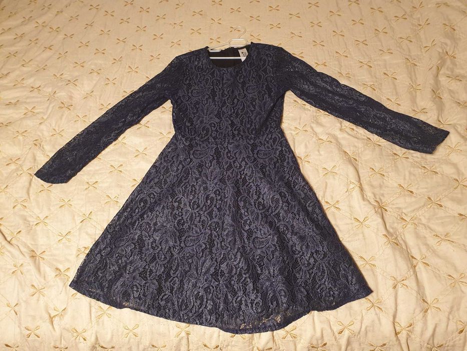 Vand rochita eleganta pentru fete marimea 158