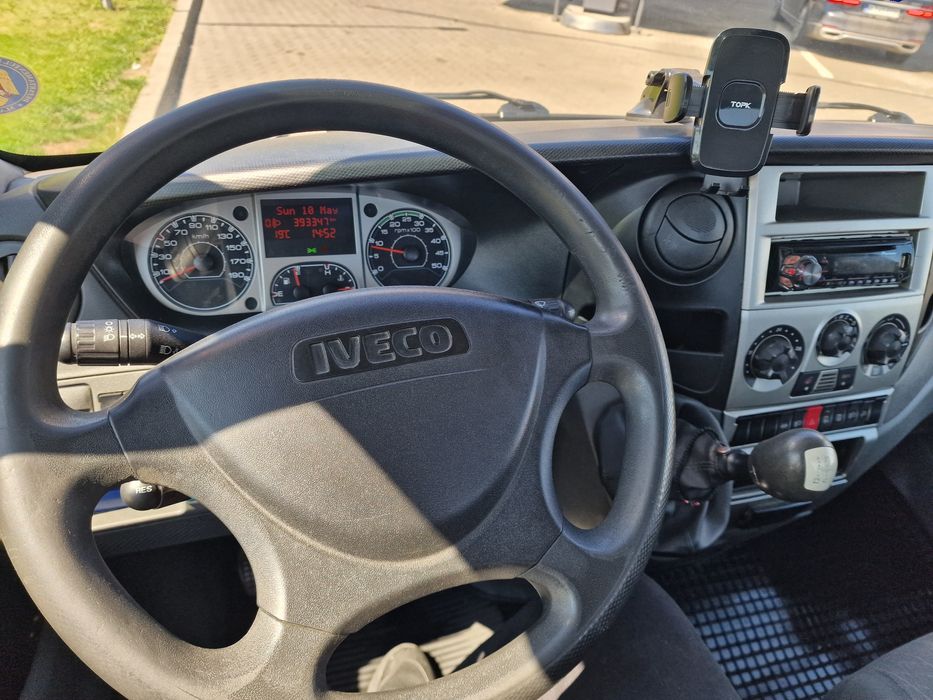 Vând Auto platformă Iveco Dayli