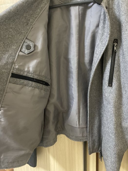 Стилно сиво-черно яке с кожени акценти