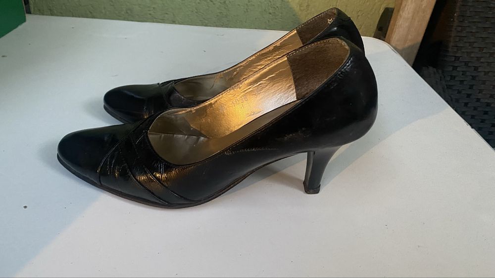 Pantofi din piele