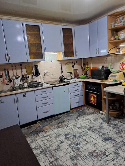 Продам  3-х  комнатную  квартиру.