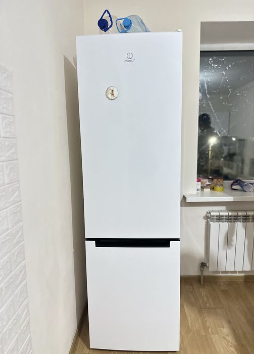 Холодильник  Indesit система no frost