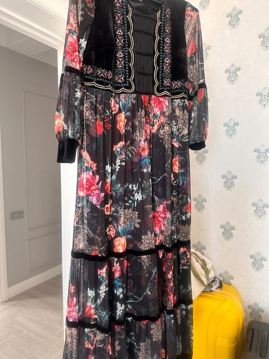 Продаю платья на выход