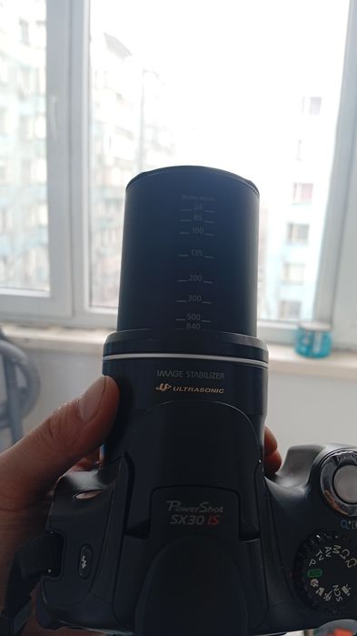 Зеркальный профессиональный фотоаппарат