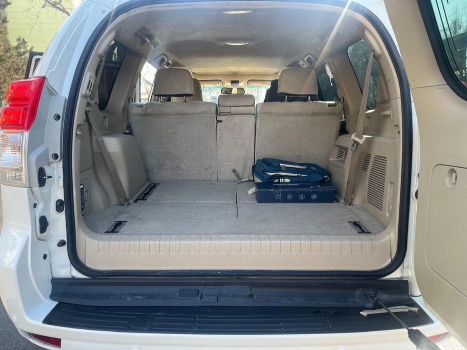 Продается автомобиль Тойота прадо-150.