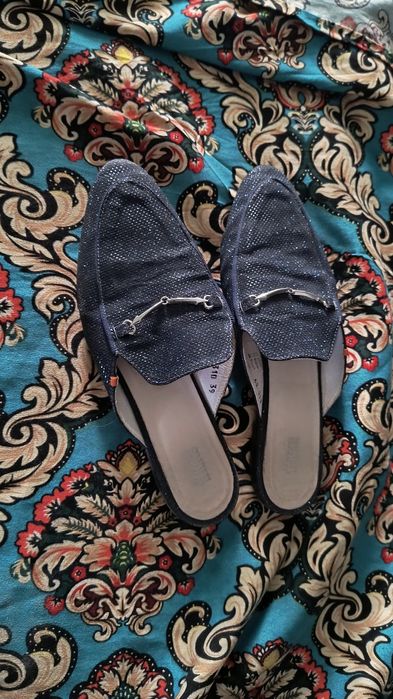 Кроссовки и тапочки