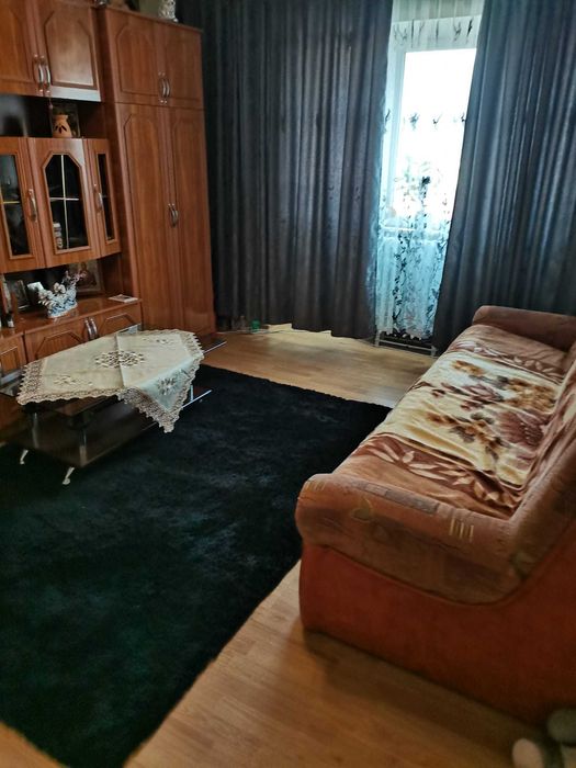 Apartament cu 3 camere  Frumoasa decomandat