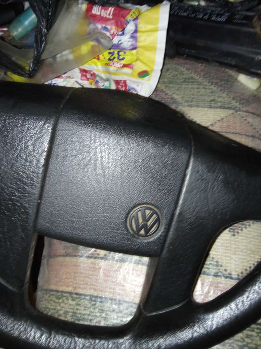 Пасат б3 комби на части. Колата е 1.8 RP 90
5 лв. / 2.56 €