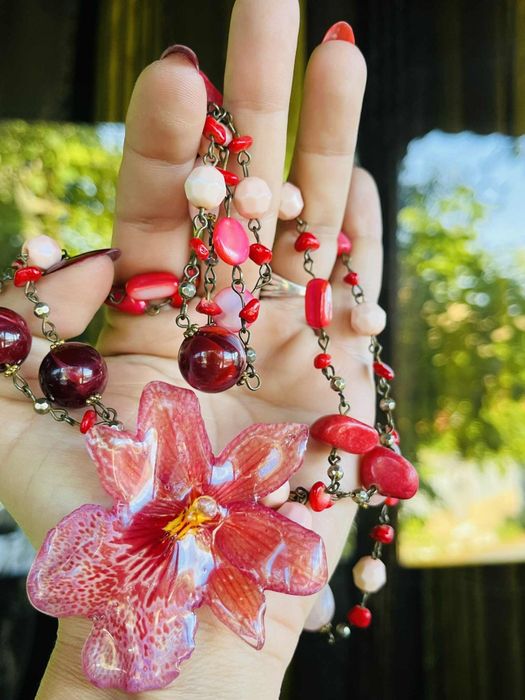 Колие с естествен цвят на орхидея

Естествен цвят на орхидея съчетан