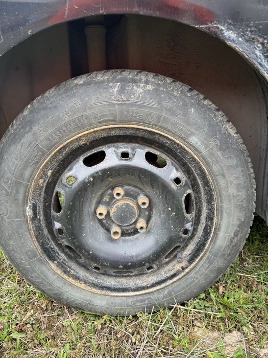 Железни 14-ски джанти със зимни гуми 5х100