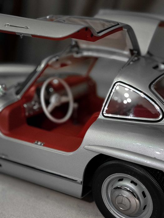 Коллекционная модель Mercedes 300SL 1:8 масштаб (56 см)