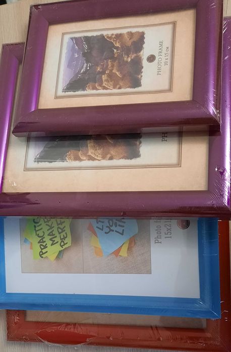 Фоторамки .  Дерево, пластик. Разные размеры.