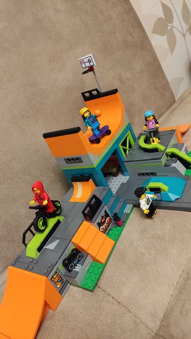 LEGO City - Скейтпарк на улицата (60364)