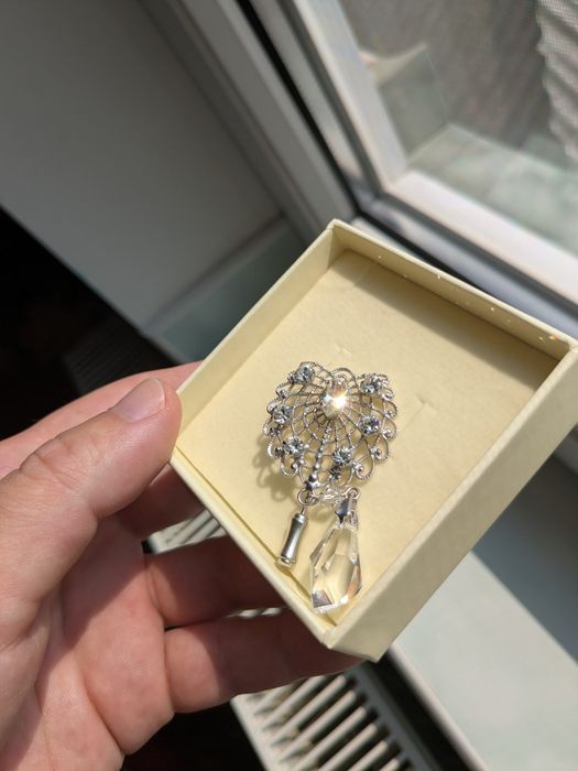 Ac (pin) rever sacou (cravată). Swarovski.