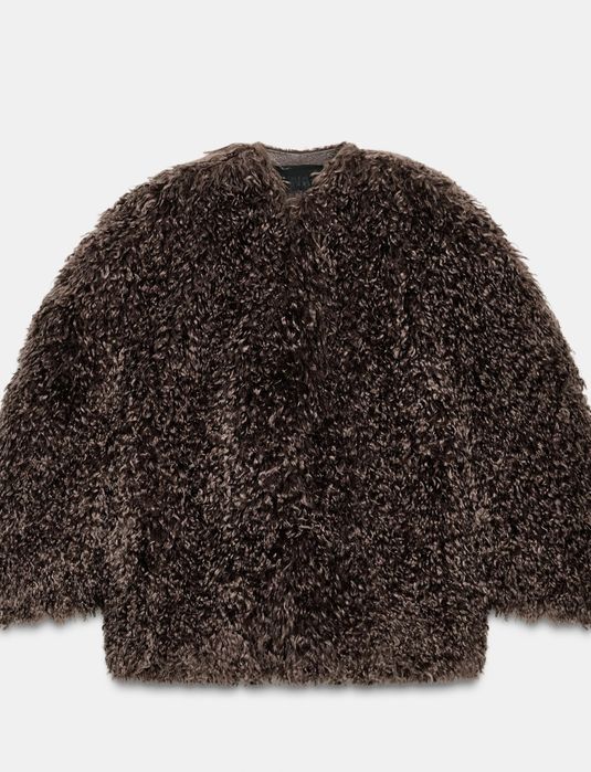 Модерно пухкаво палто с косъм Zara