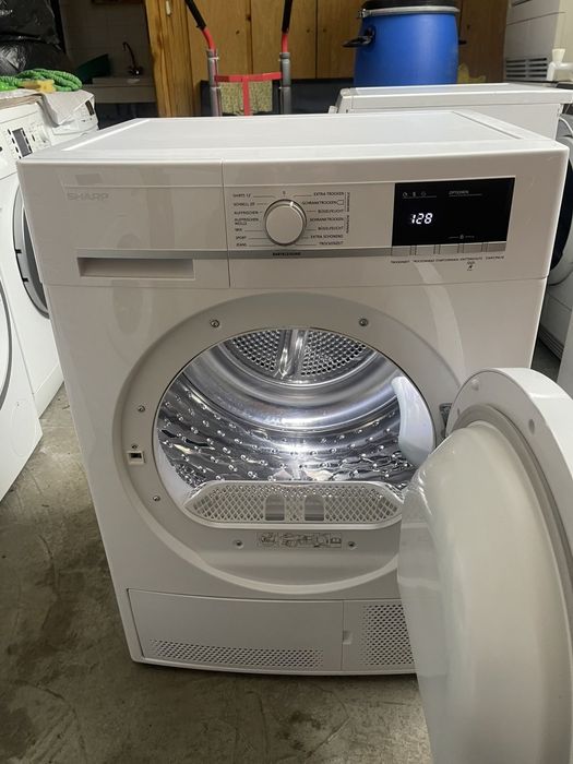 Сушилня SHARP, 8 кг. Неразличима от нова!
Кондензационна - събира вода