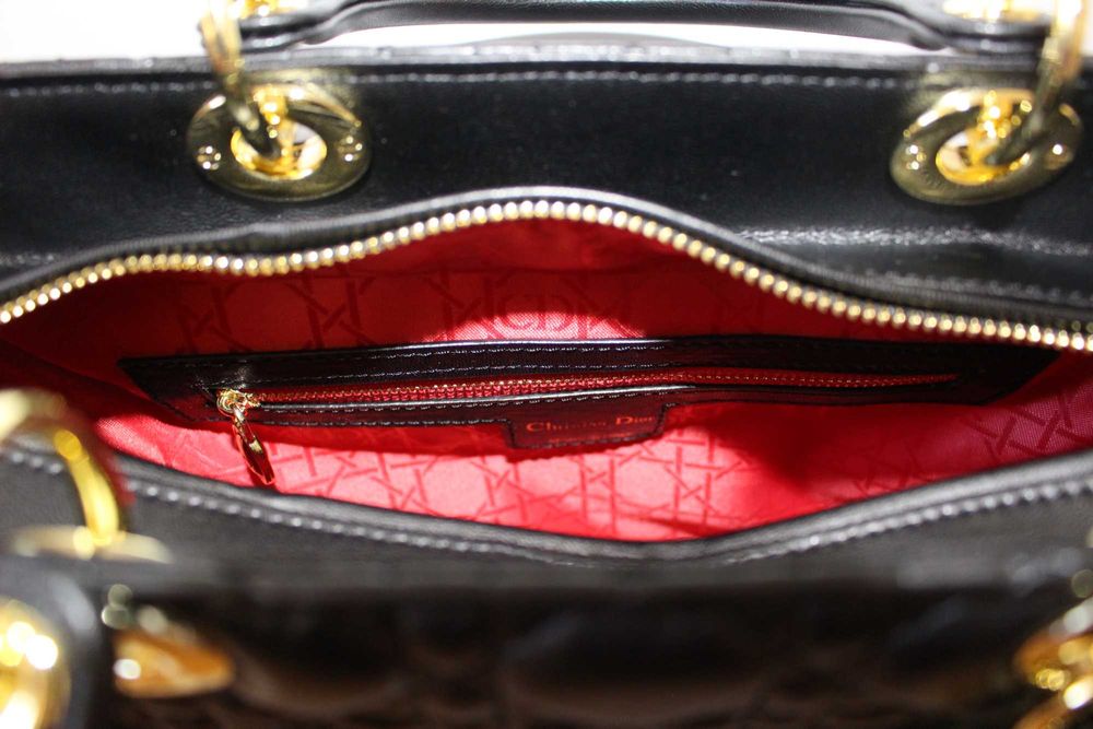 Дамската чанта Lady Dior