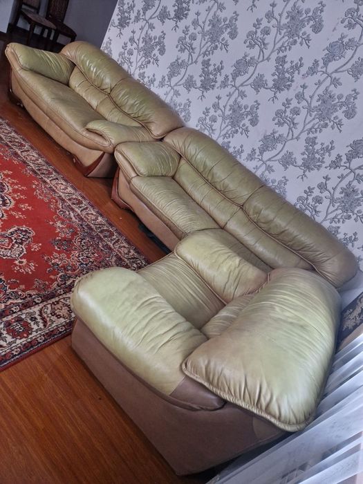 Продам Кожаный диван и кресло