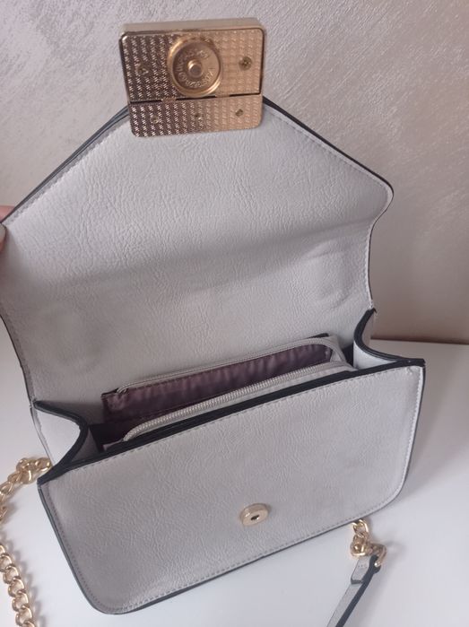 Малка чантичка през рамо