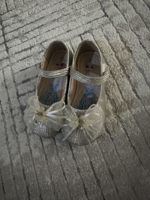 Туфли Эльзы в отличном состоянии