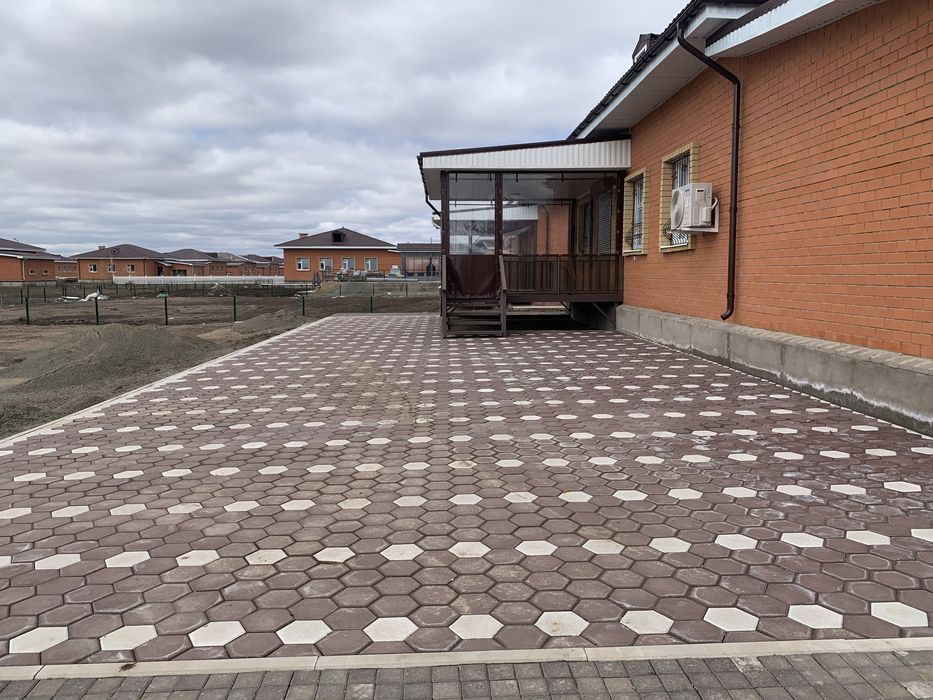 Благоустроиство территории Укладка Брусчатки