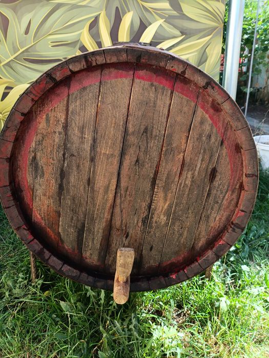 Продавам 2 бр Бурета 250кг. И 300кг.