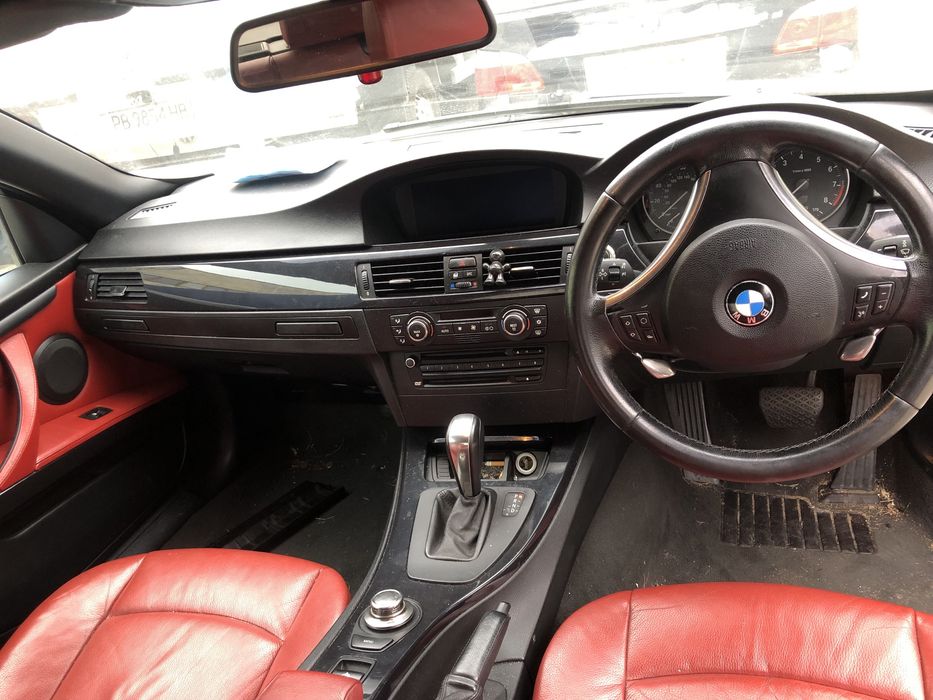 Продаваме на части бмв е93 325и  bmw e93 325i.