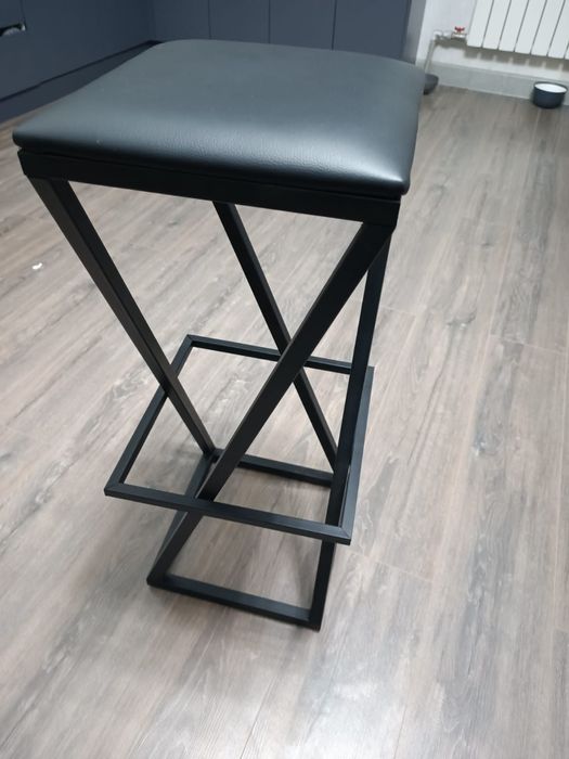 Барная стойка со стульями