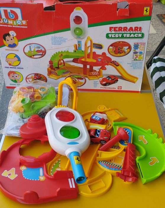 Писта за игра Ferrari със светофар