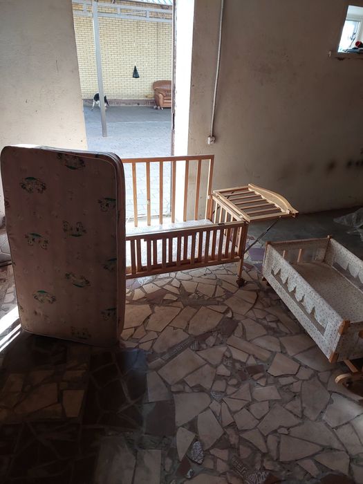 Продам детскую кроватку