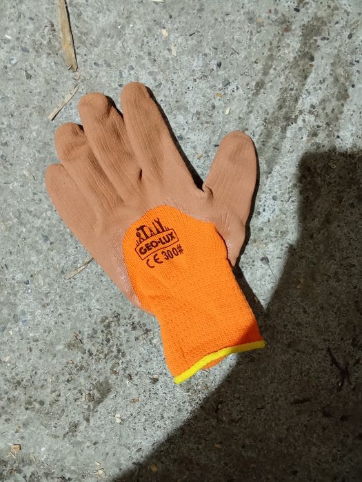 Vând diverse modele de manusi