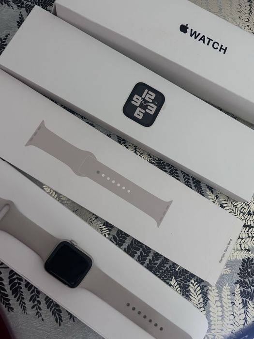 Iwatch se 2 gen 40 mm starlight aluminum case