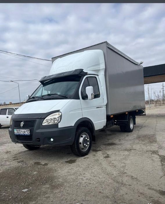 Вывоз мусора. Газель с грузчиками.