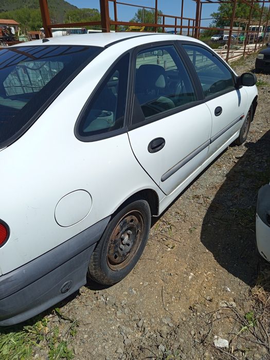 Рено лагуна 2.0 111 кс 1996 г на части