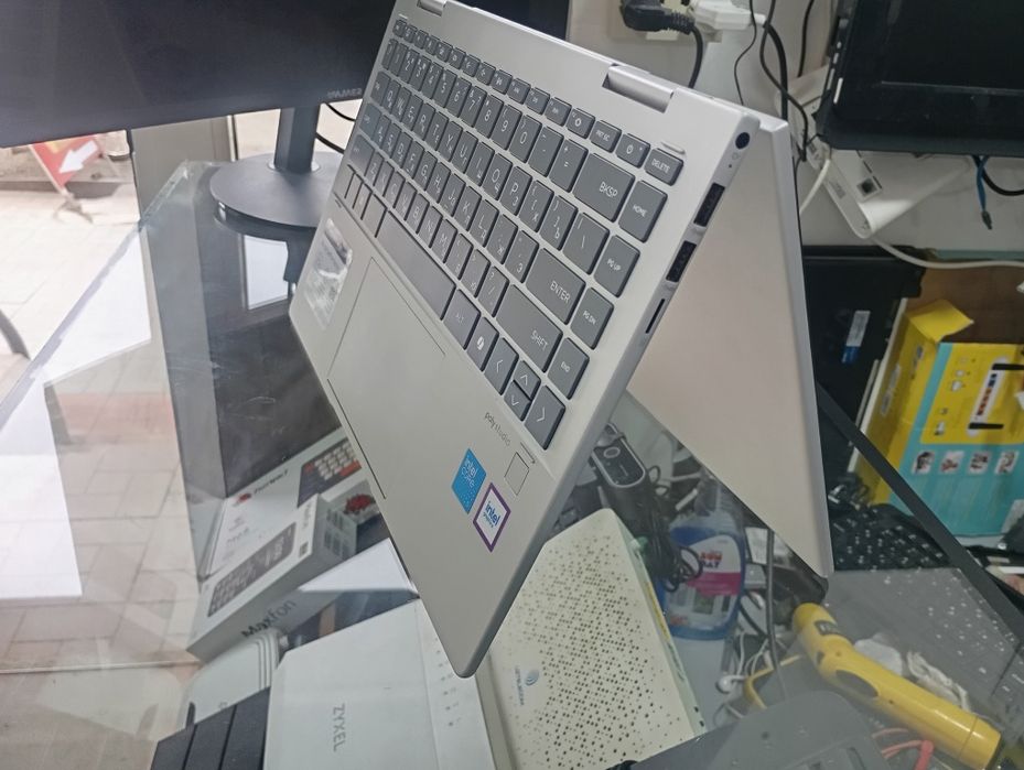 HP ENVY 360 core i5 120u
