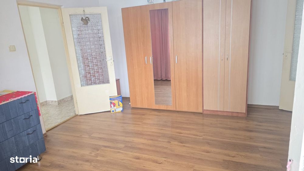 Vand apartament 3 camere în Deva, zona Lido-Casa de Pensii, etaj 2,