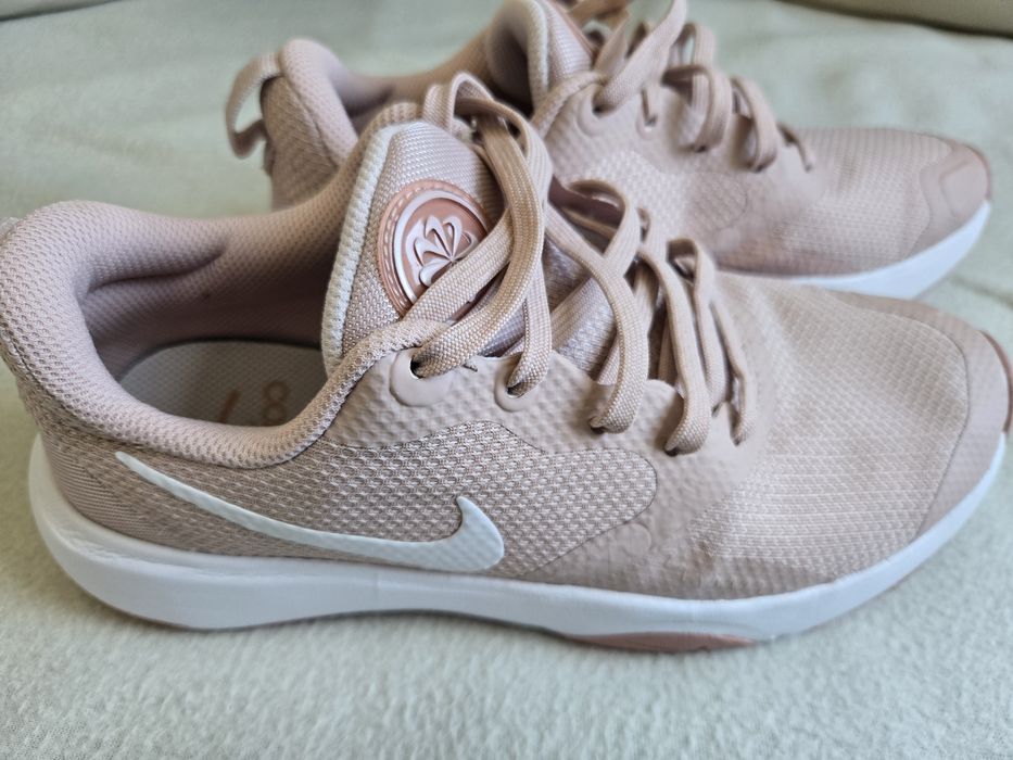 Маратонки Nike размер 37,5