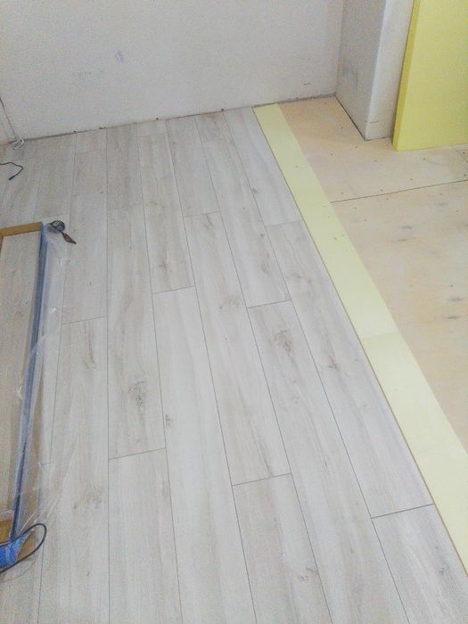 Укладка линолеума, ламината.