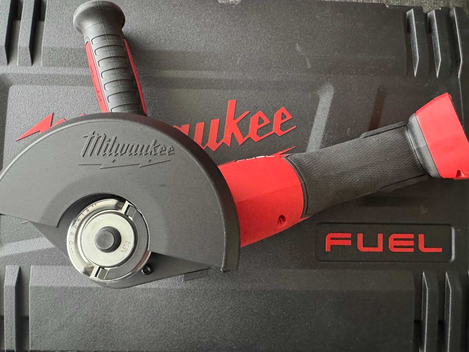 НОВ Акумулаторен ъглошлайф Milwaukee M18FSAG125X батерия зарядно куфар