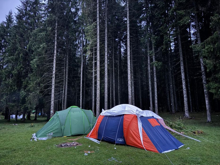 Cort camping pentru 4 persoane