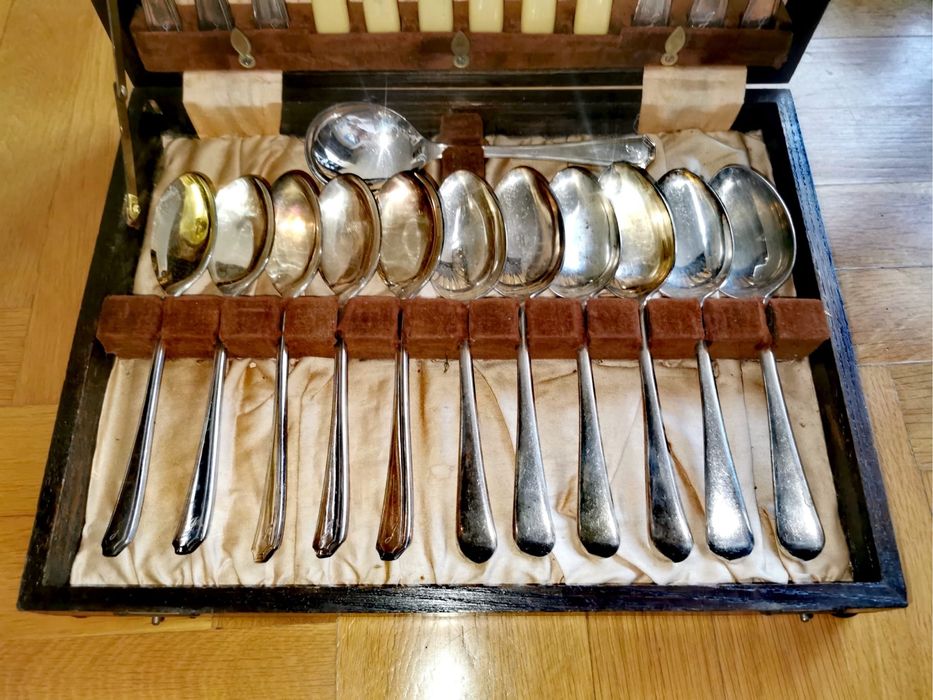Антикватен комплект сет сервиз прибори посребрени в дървена кутия